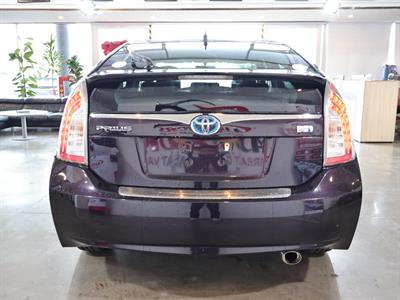 2013 Toyota Prius - Thumbnail