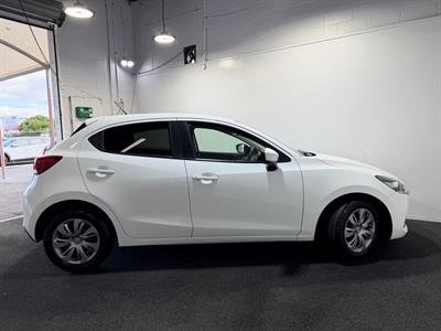 2021 Mazda MAZDA2 - Thumbnail