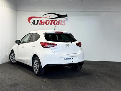 2021 Mazda MAZDA2 - Thumbnail