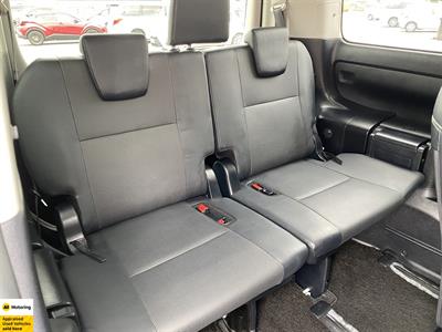 2015 Toyota Esquire - Thumbnail