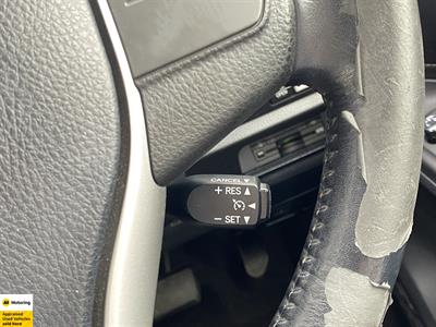 2015 Toyota Esquire - Thumbnail