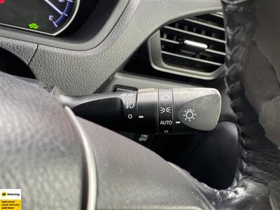 2015 Toyota Esquire - Thumbnail