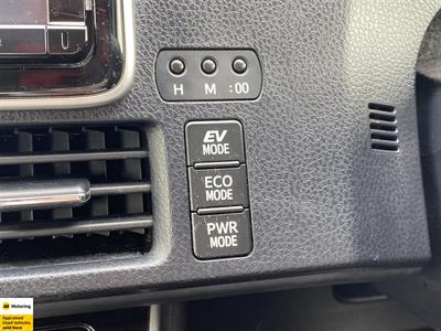 2015 Toyota Esquire - Thumbnail