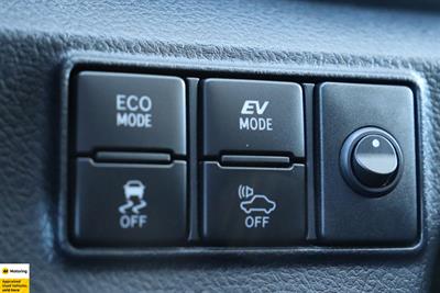 2016 Toyota Sienta - Thumbnail