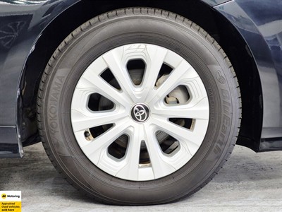 2019 Toyota Prius - Thumbnail
