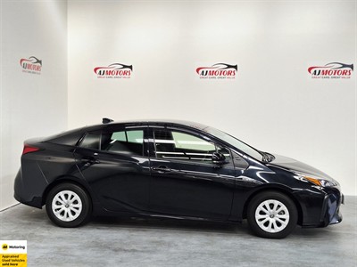 2019 Toyota Prius - Thumbnail