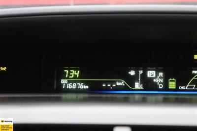 2014 Toyota Prius - Thumbnail