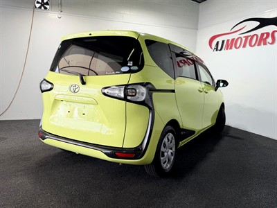 2015 Toyota Sienta - Thumbnail
