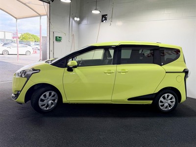 2015 Toyota Sienta - Thumbnail