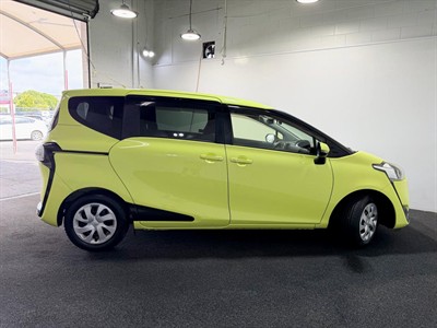 2015 Toyota Sienta - Thumbnail