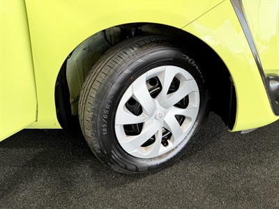 2015 Toyota Sienta - Thumbnail