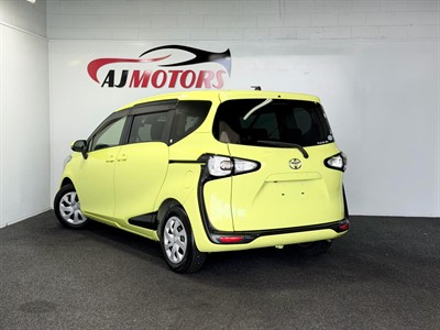 2015 Toyota Sienta - Thumbnail