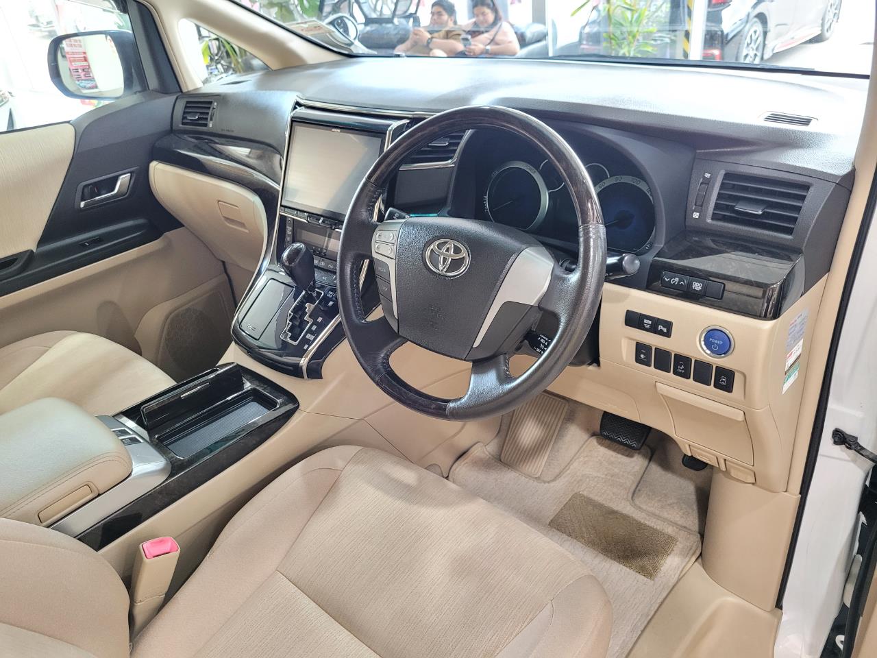 2014 Toyota Vellfire