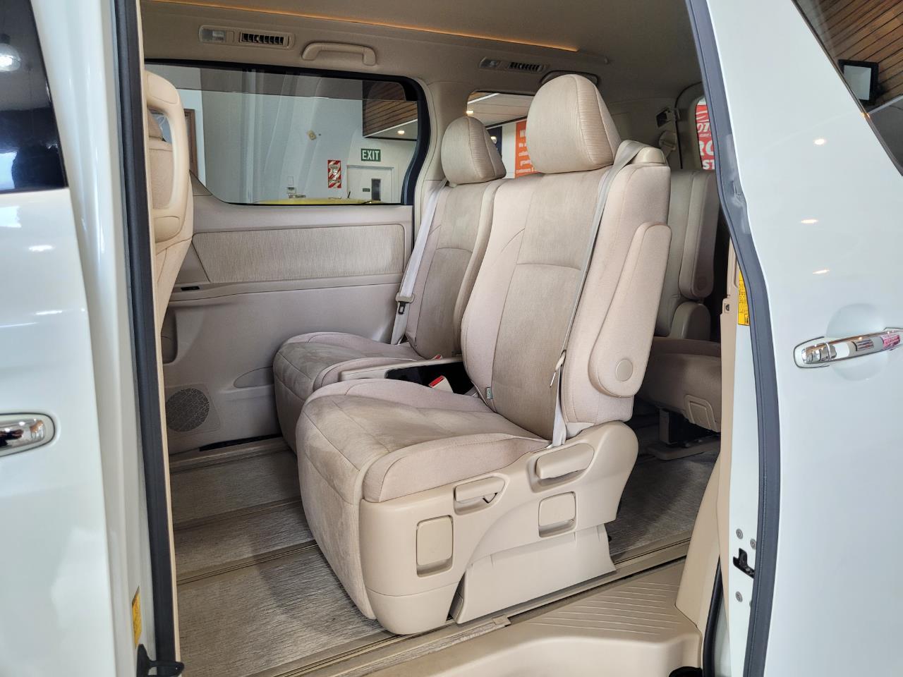 2014 Toyota Vellfire