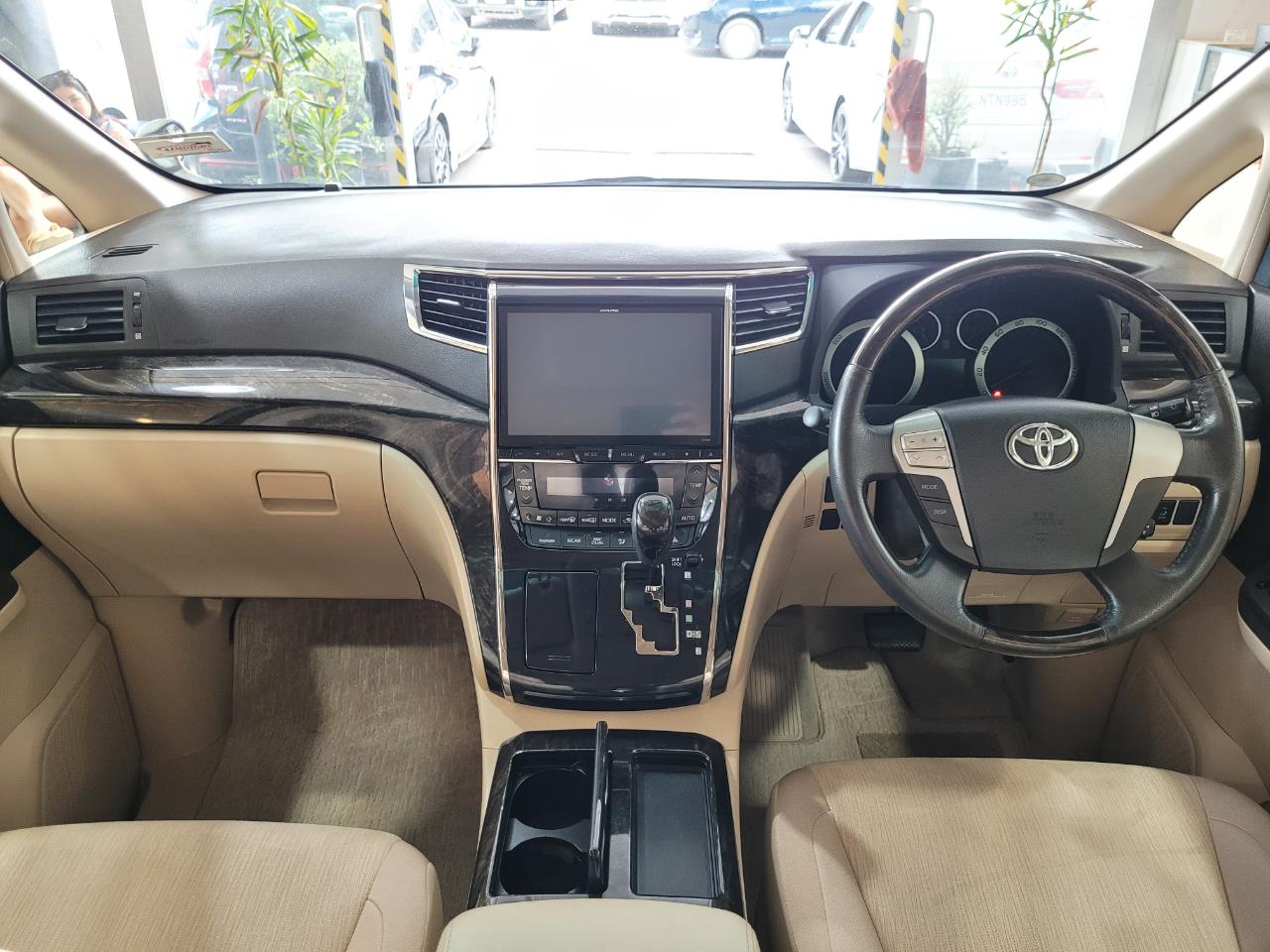 2014 Toyota Vellfire