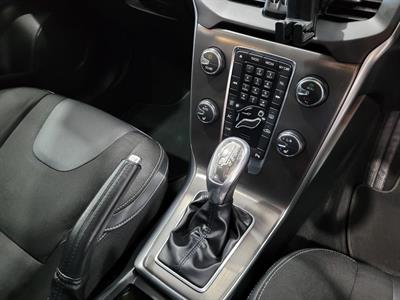 2013 Volvo V40 - Thumbnail