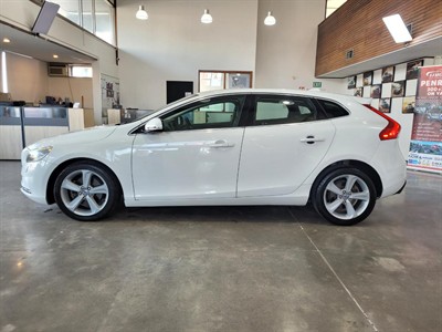 2013 Volvo V40 - Thumbnail