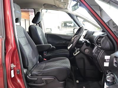 2018 Nissan Serena - Thumbnail