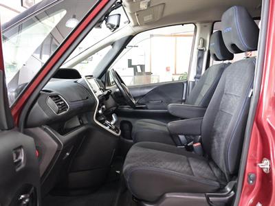 2018 Nissan Serena - Thumbnail