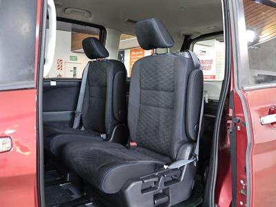 2018 Nissan Serena - Thumbnail