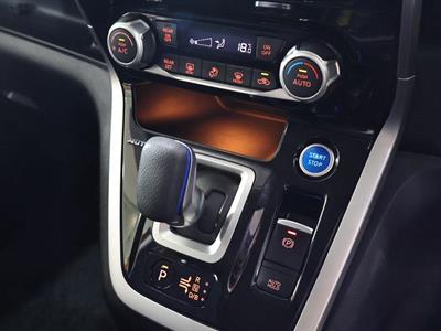2018 Nissan Serena - Thumbnail