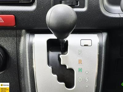 2022 Toyota Hiace - Thumbnail