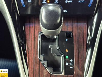 2015 Toyota Harrier - Thumbnail