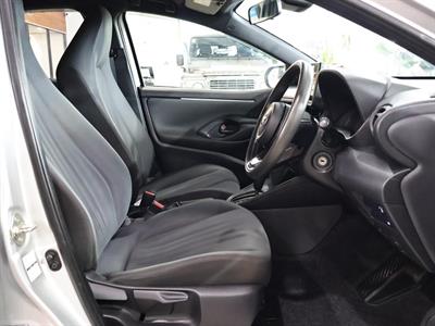 2021 Toyota Yaris - Thumbnail