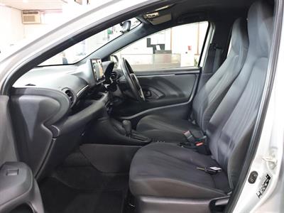 2021 Toyota Yaris - Thumbnail