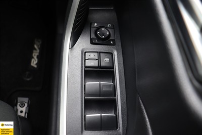 2019 Toyota RAV4 - Thumbnail