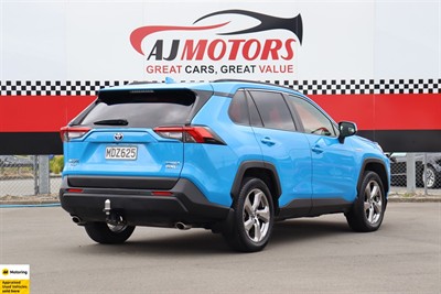 2019 Toyota RAV4 - Thumbnail