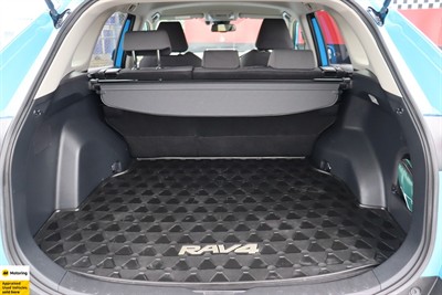 2019 Toyota RAV4 - Thumbnail