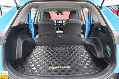 2019 Toyota RAV4 - Thumbnail