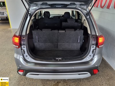 2022 Mitsubishi Outlander - Thumbnail