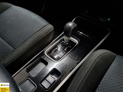 2022 Mitsubishi Outlander - Thumbnail