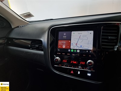 2022 Mitsubishi Outlander - Thumbnail