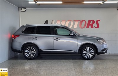 2022 Mitsubishi Outlander - Thumbnail