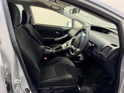 2013 Toyota Prius - Thumbnail