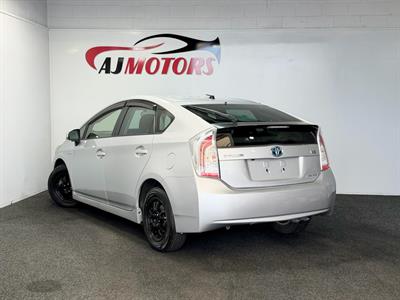 2013 Toyota Prius - Thumbnail