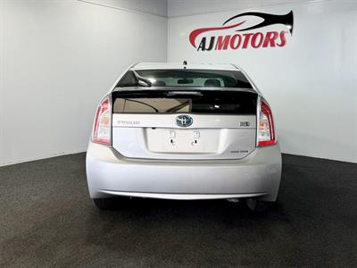 2013 Toyota Prius - Thumbnail