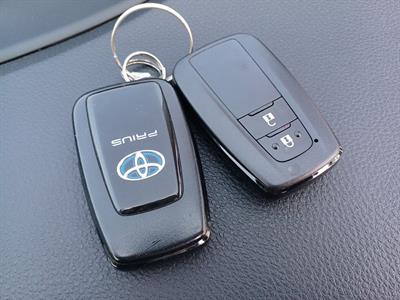 2019 Toyota Prius - Thumbnail