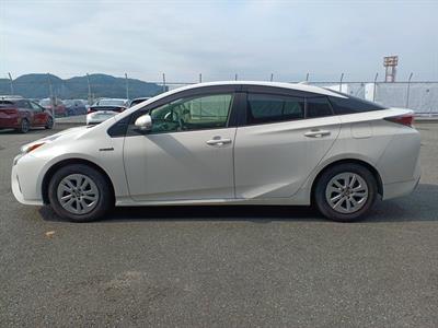 2019 Toyota Prius - Thumbnail