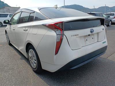 2019 Toyota Prius - Thumbnail