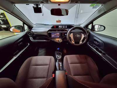 2015 Toyota Aqua - Thumbnail