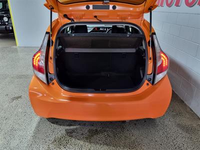 2015 Toyota Aqua - Thumbnail
