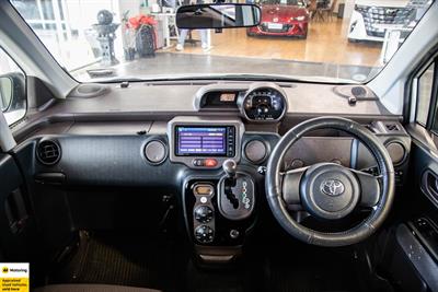 2012 Toyota Spade - Thumbnail