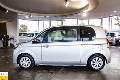 2012 Toyota Spade - Thumbnail