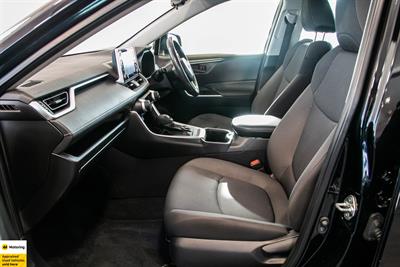 2022 Toyota RAV4 - Thumbnail