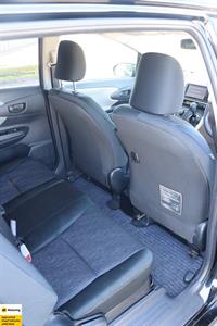 2010 Toyota Wish - Thumbnail