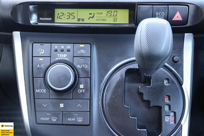 2010 Toyota Wish - Thumbnail